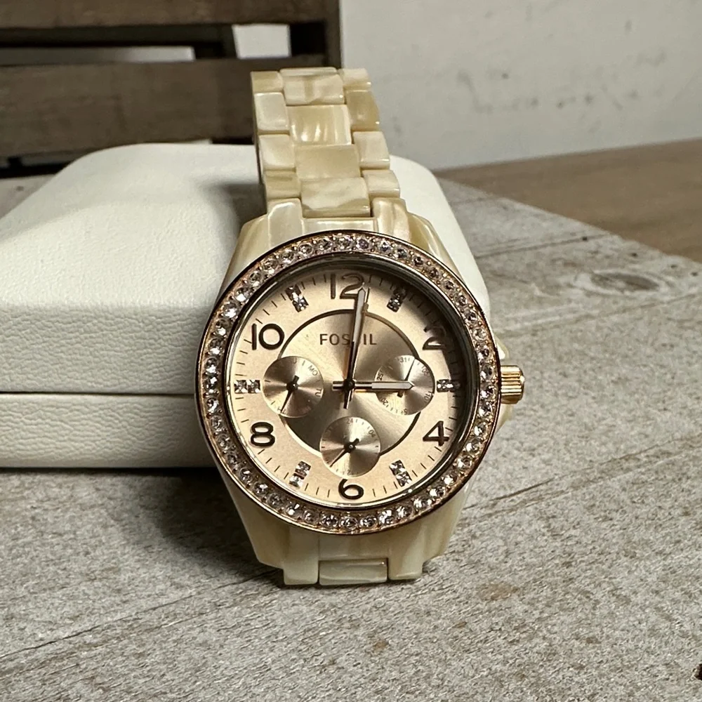 *Brand new battery* Fossil great shape Riley multi function crystallized watch - Picture 3 of 8